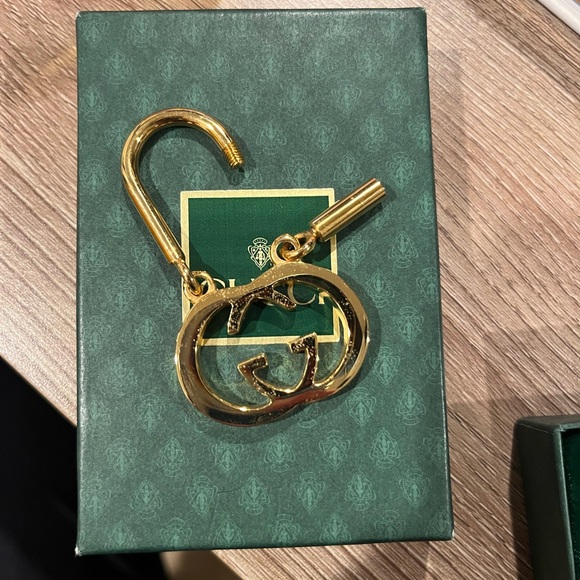 GUCCI Interlocking GG Keychain - Picture 2 of 6